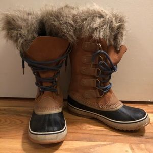 SOREL Joan of Arctic Boots! Only worn once!!